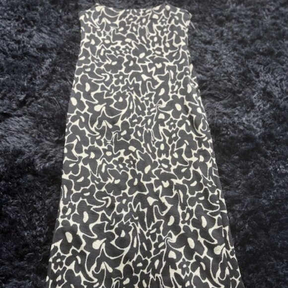 Zara Black/White Floral Print Midi Dress - (M) - Picture 4 of 4